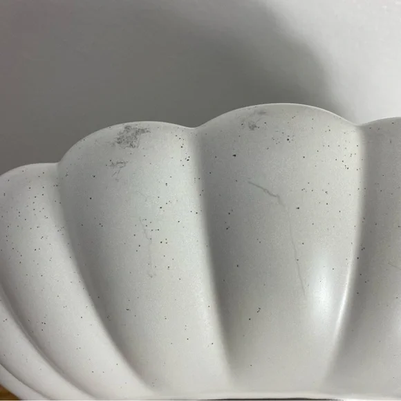 Hearth & Hand 98oz Scalloped Edge Stoneware Shallow Serving Bowl - Picture 7 of 8